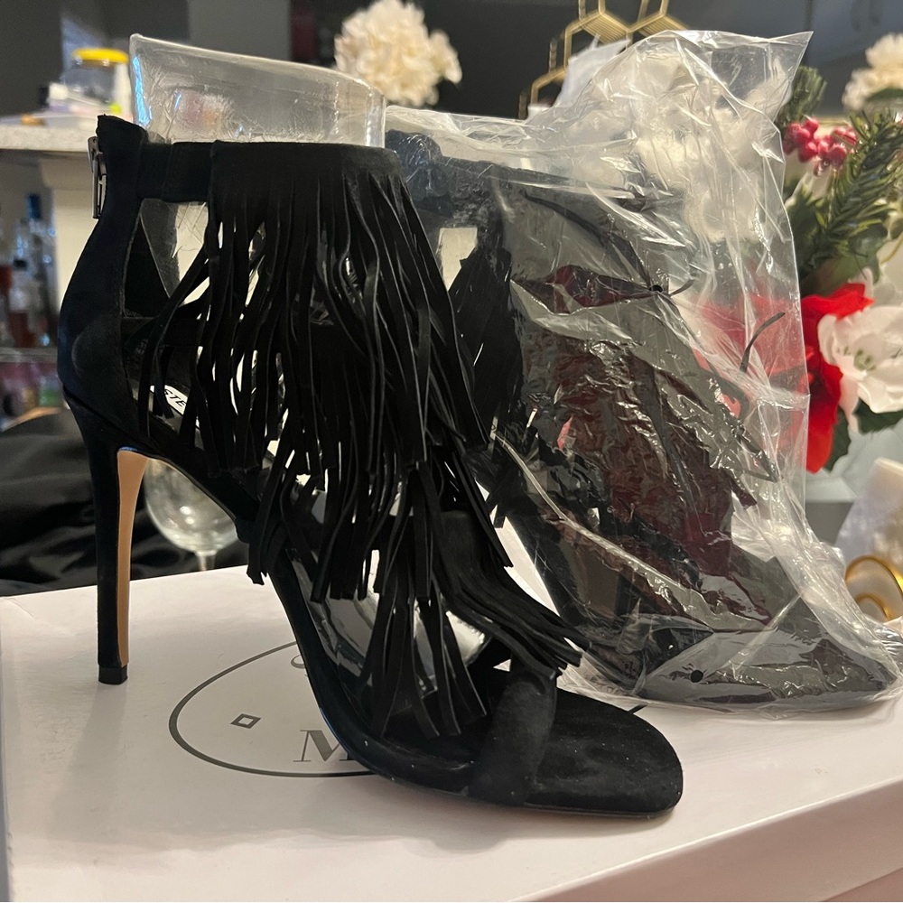 Steve Madden blk fringe heels